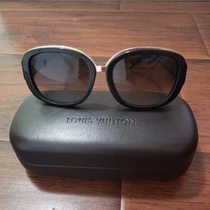 Louis Vuitton Accessories - Authentic louis vuitton classic sunglasses Louis Vuitton Accessories - Authentic louis vuitton classic sunglasses
